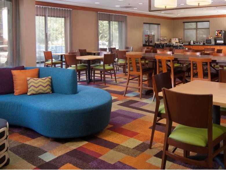 Fairfield Inn &Suites por Marriott Atlanta Airport South / Sullivan Road 