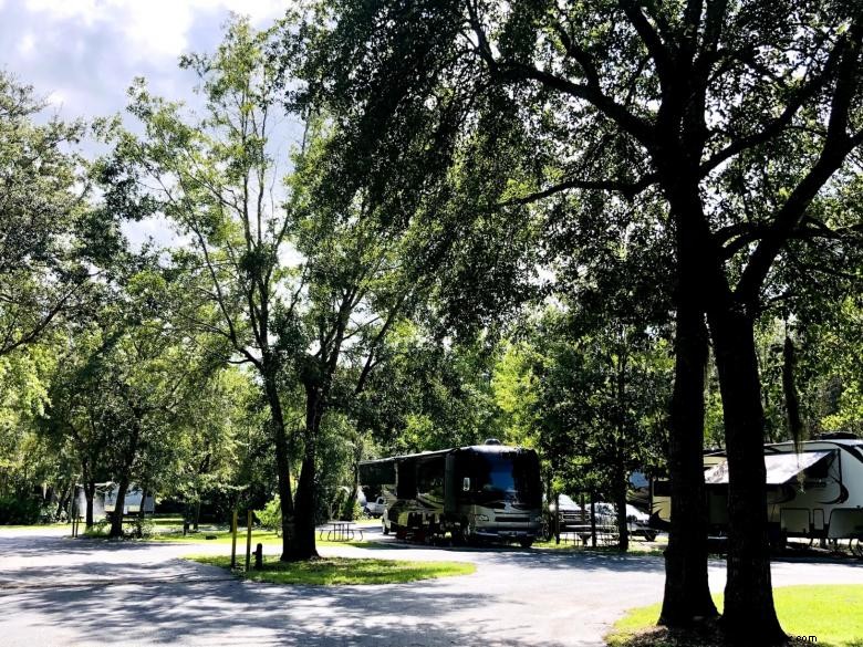 Un parc de camping-car à grande roue 