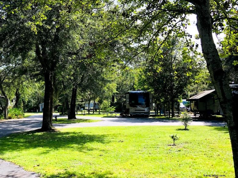 Un parc de camping-car à grande roue 