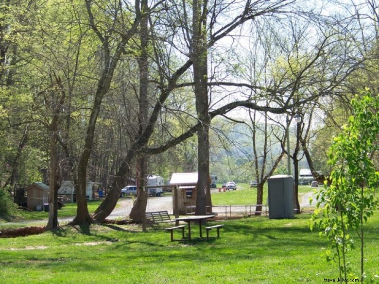 Le terrain de camping Rock et le parc de camping-cars 