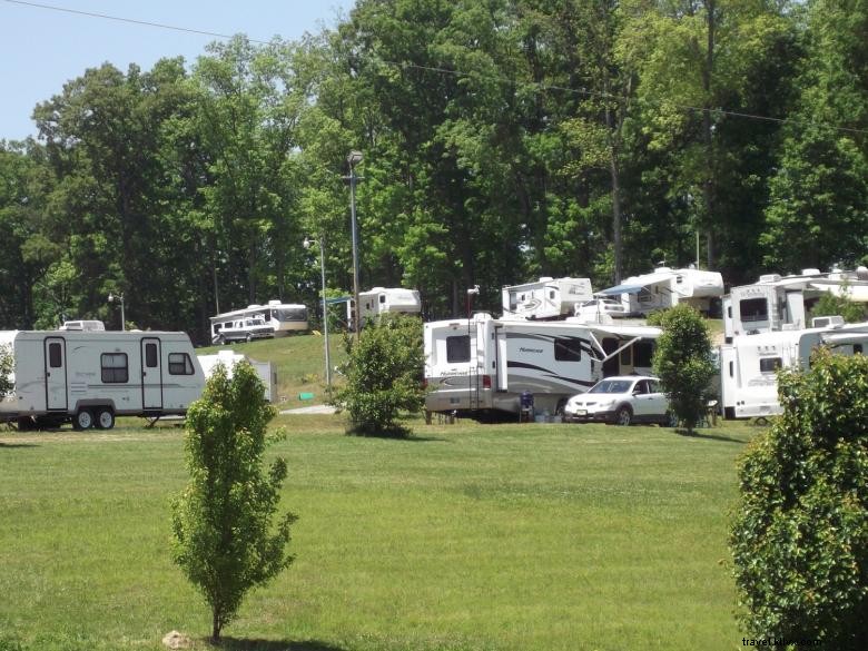 Le terrain de camping Rock et le parc de camping-cars 