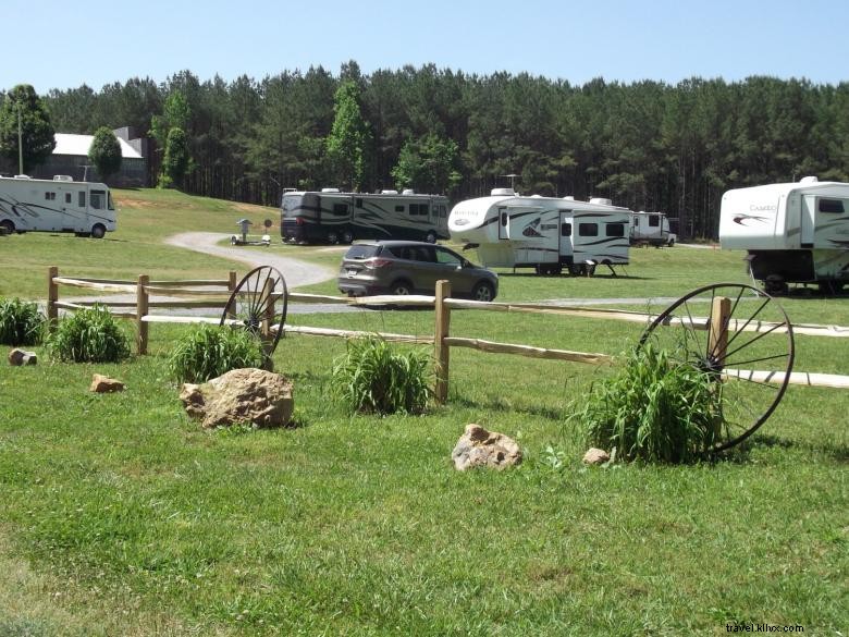 Le terrain de camping Rock et le parc de camping-cars 