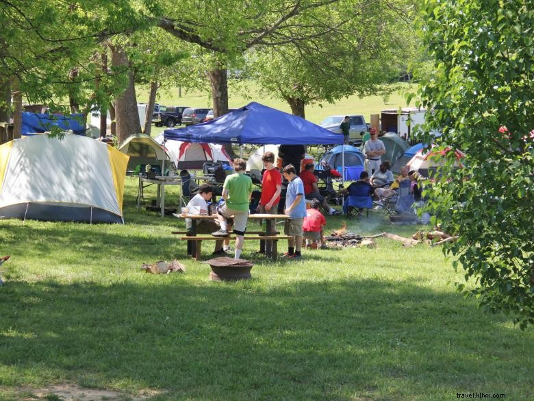 Le terrain de camping Rock et le parc de camping-cars 