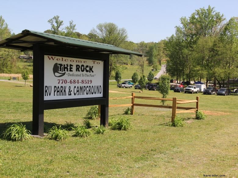 Le terrain de camping Rock et le parc de camping-cars 