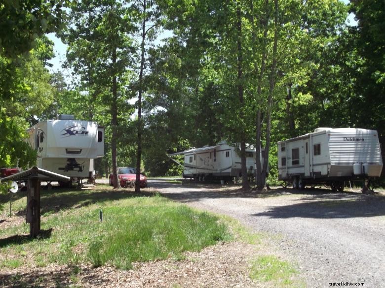 Le terrain de camping Rock et le parc de camping-cars 