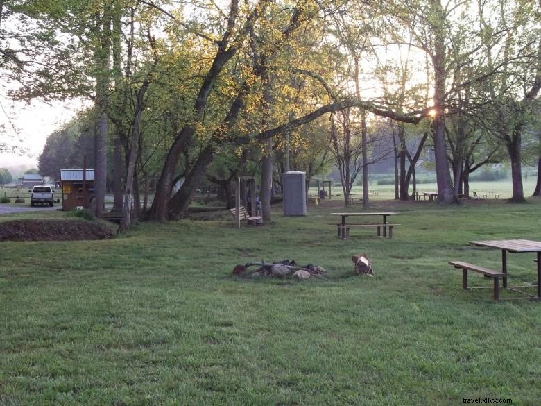 Le terrain de camping Rock et le parc de camping-cars 