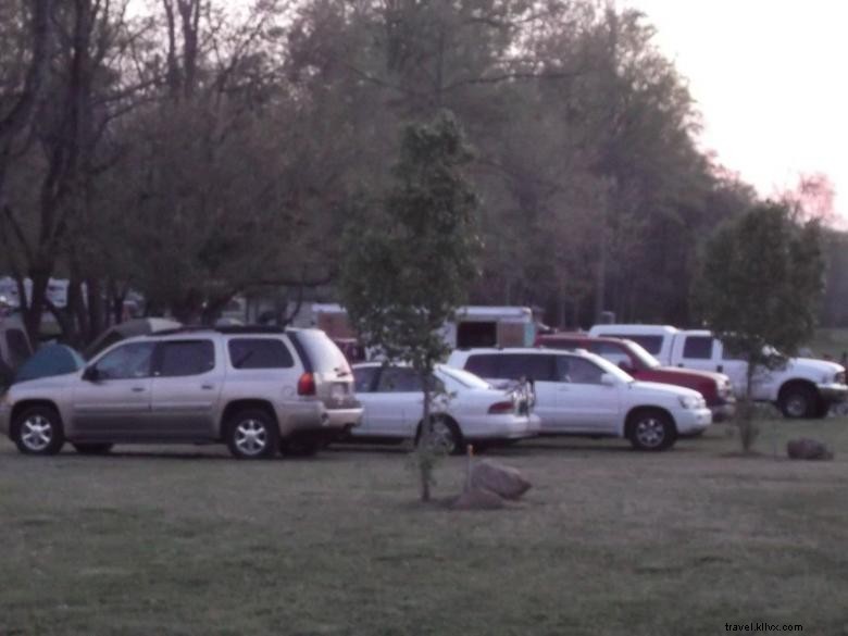 Le terrain de camping Rock et le parc de camping-cars 