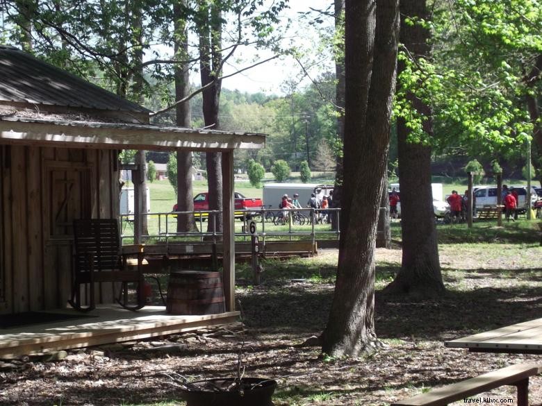 Le terrain de camping Rock et le parc de camping-cars 