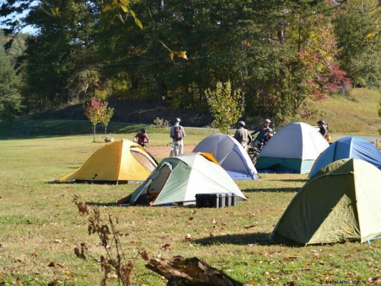 Le terrain de camping Rock et le parc de camping-cars 