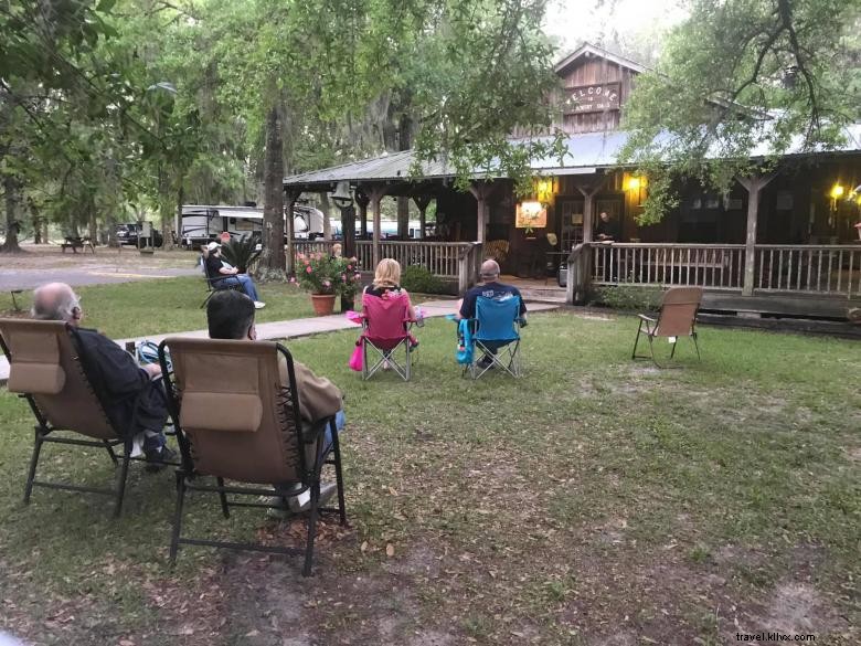 Parque e acampamento Country Oaks RV 