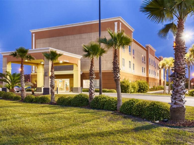 Best Western Plus Brunswick Inn &Suites 