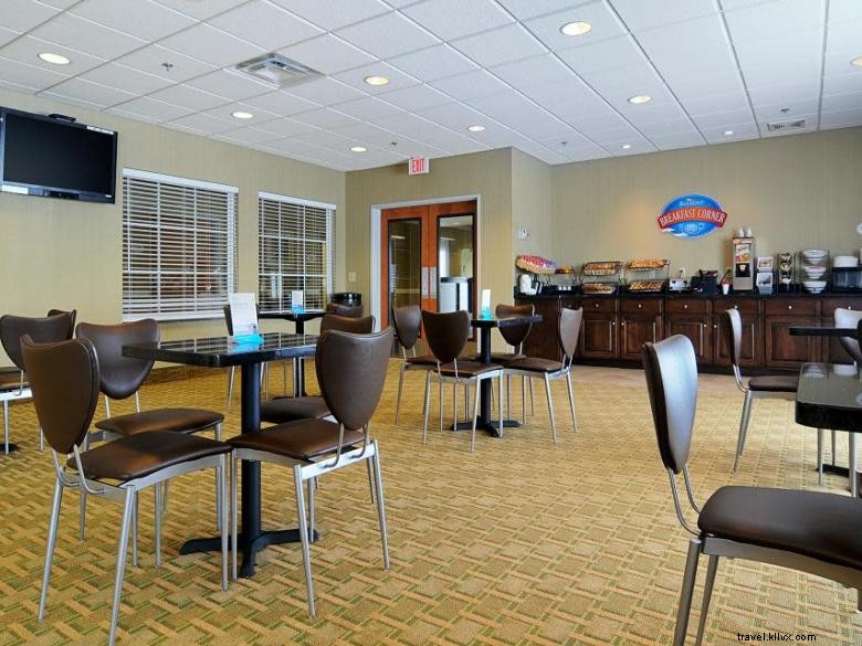 Best Western Plus Brunswick Inn &Suites 