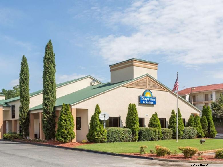 Days Inn &Suites by Wyndham Norcross 