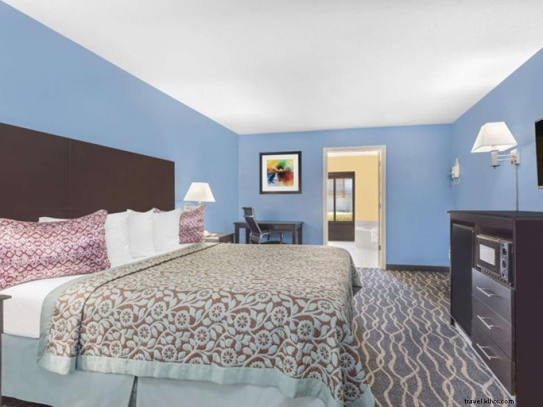 Days Inn &Suites oleh Wyndham Norcross 