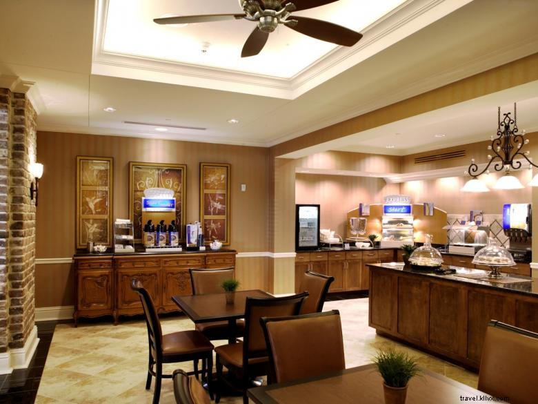 Holiday Inn Express Savannah-Distrik Bersejarah 