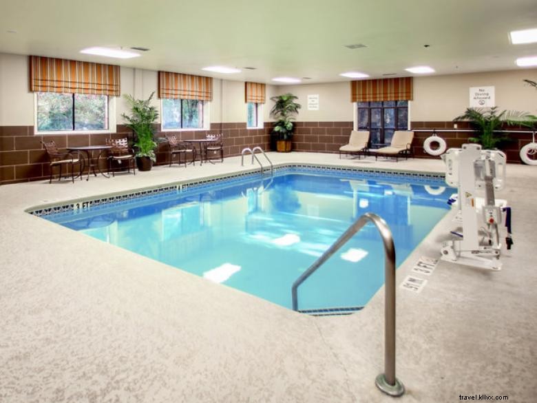 Holiday Inn Express &Suites Atlanta-Emory University Area 