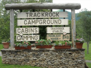 Campamento Trackrock y cabañas 