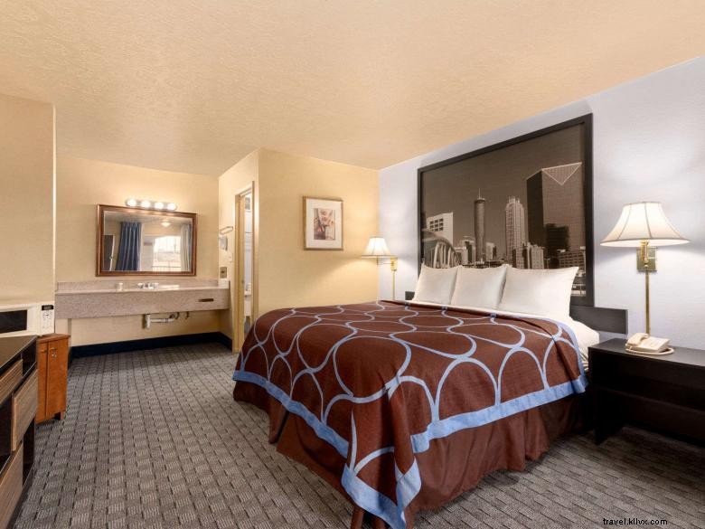 Super 8 by Wyndham Atlanta / Airport West 