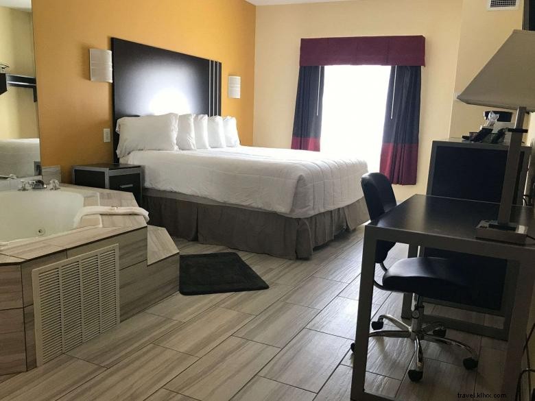 Days Inn &Suites by Wyndham Augusta cerca de Fort Gordon 