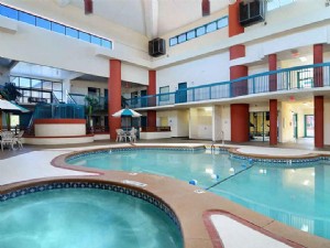 Days Inn &Suites by Wyndham Savannah Gateway / I-95 e 204 