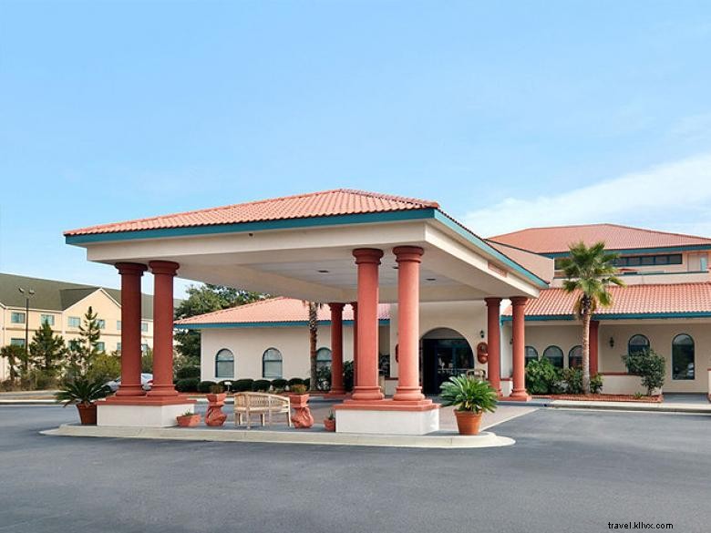 Days Inn &Suites by Wyndham Savannah Gateway/I-95 dan 204 