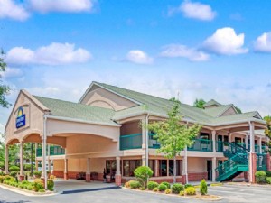 Days Inn &Suites by Wyndham Peachtree City 