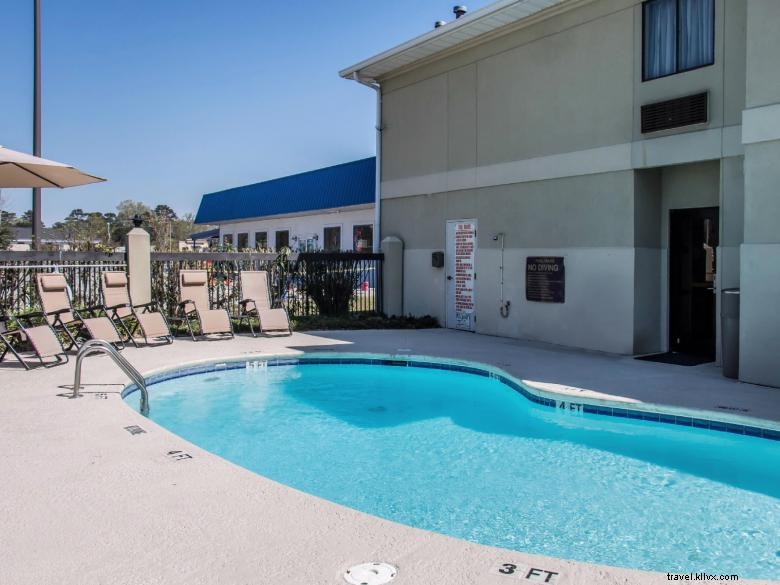 Quality Inn &Suites Savannah North - Port Wentworth 