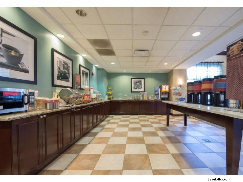 Hampton Inn &Suites Atlanta Airport West/Camp Creek Pkwy 