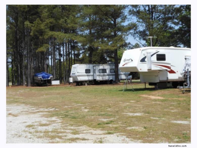 Parque e acampamento para recreação Pine-Der-Rosa 