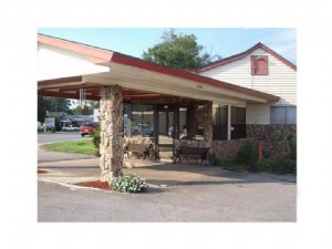 Le Pin Lodge Motel 