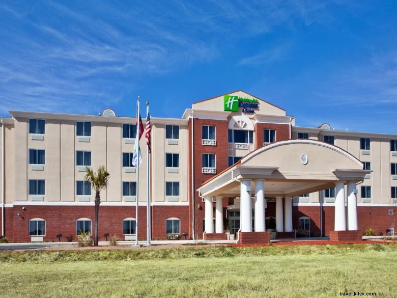 Holiday Inn Express &Suites Moultrie 