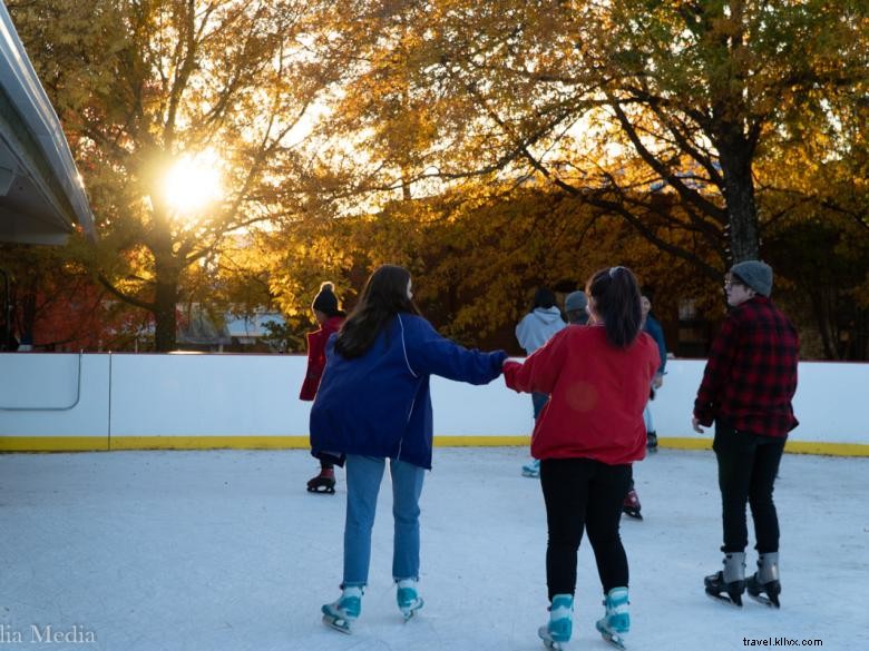 Patinação no gelo na cidade velha 