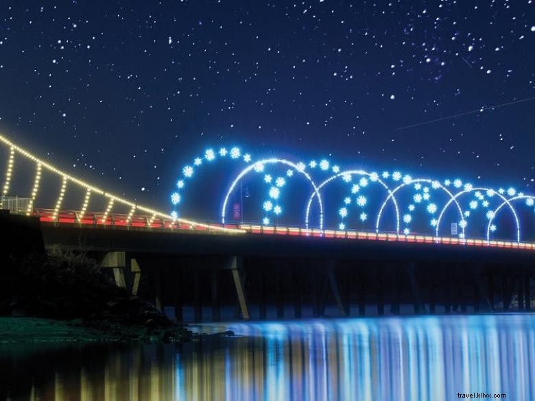 Spectacle de lumière au bord du lac de Margaritavilles 