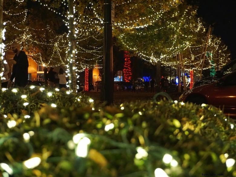 Spectacle de lumière de Noël de la rue principale Extravaganza 