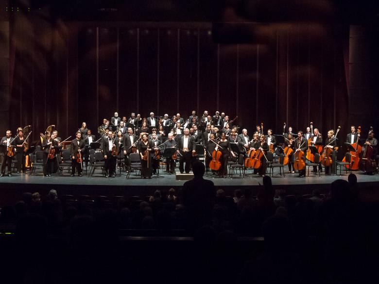 Aurora boreal interpretada pela Columbus Symphony Orchestra 
