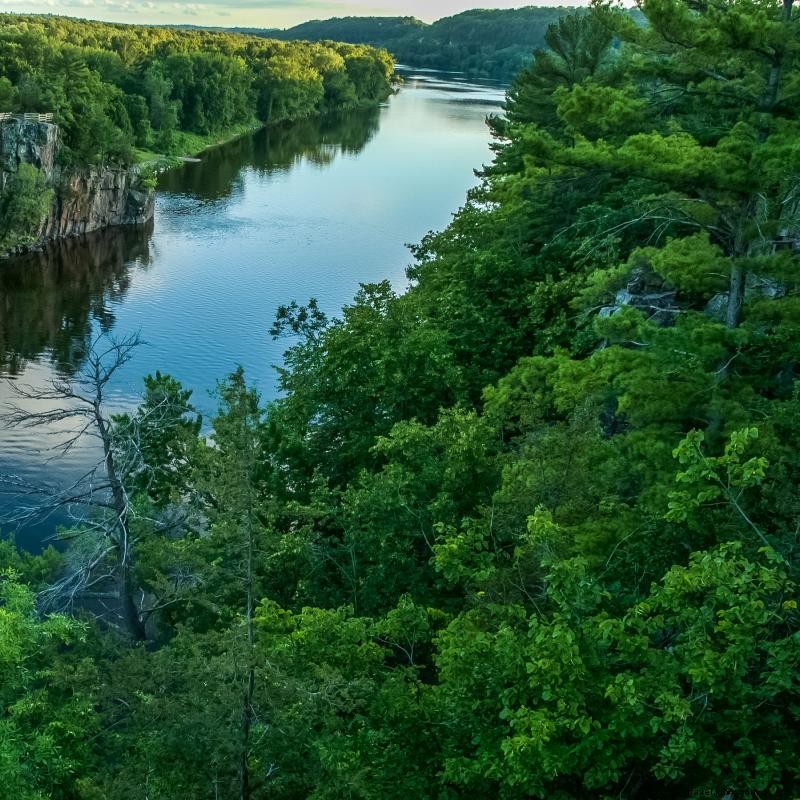 Canoë, Camp &Color Watch le long de la rivière Sainte-Croix 