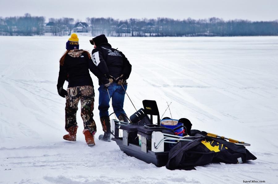 Adopte la pesca en hielo en Minnesota 