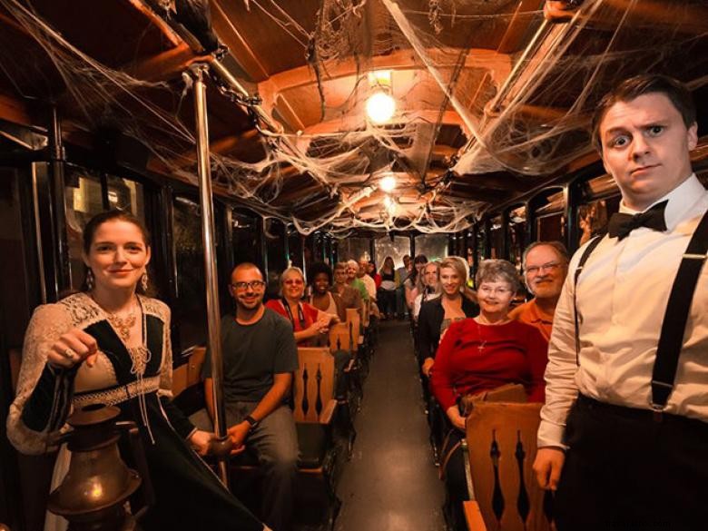 Visites fantômes et pierres tombales - Visites en tramway de la vieille ville 