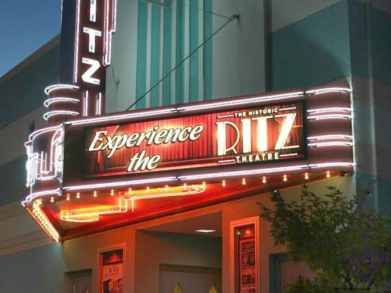 Teater Ritz Bersejarah di Schaefer Center 