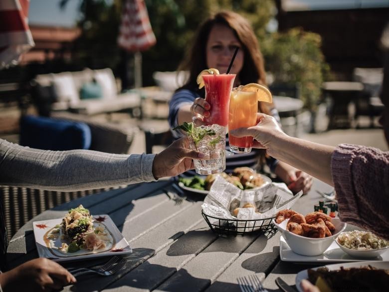 Pesca d acqua salata e bar sul tetto del flybridge 