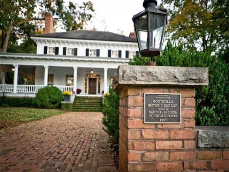 Um guia para a histórica Monticello - Uma caminhada autoguiada / passeio de carro 