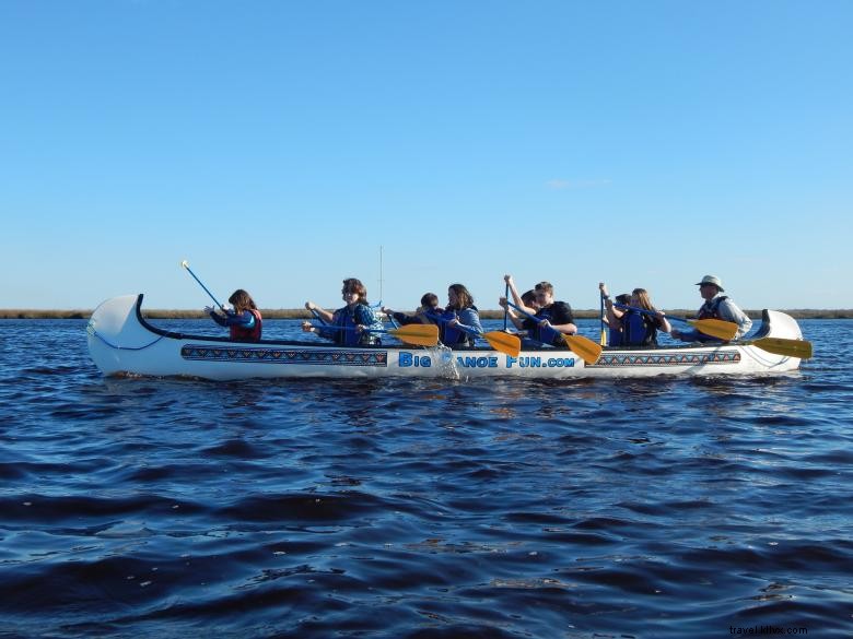 Diversión en canoa grande 