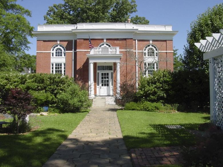 Cara Studios, Estudio de bellas artes en la histórica biblioteca Carnegie 