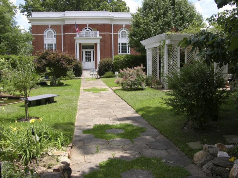 Cara Studios, Estudio de bellas artes en la histórica biblioteca Carnegie 