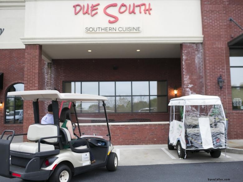 Percorsi di golf cart attraverso Peachtree City 