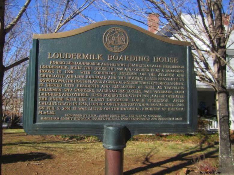 Loudermilk Boarding House et tout Elvis Museum 