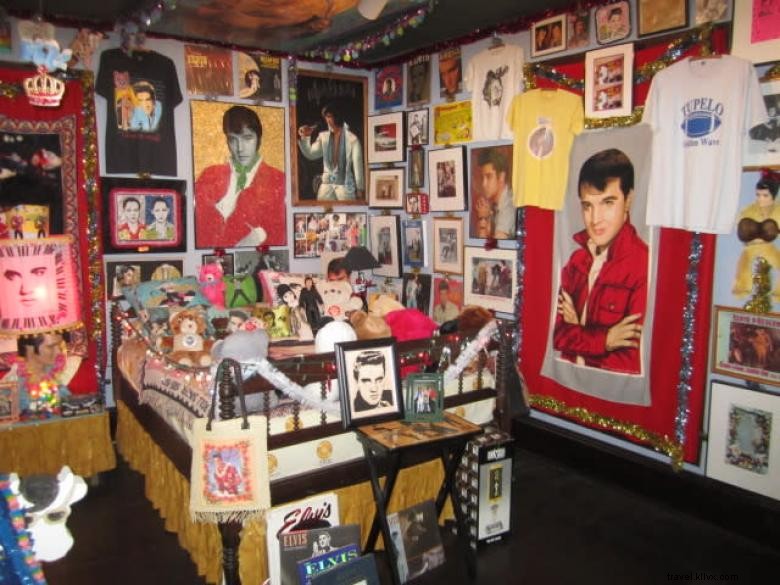 Pensión Loudermilk y Everything Elvis Museum 