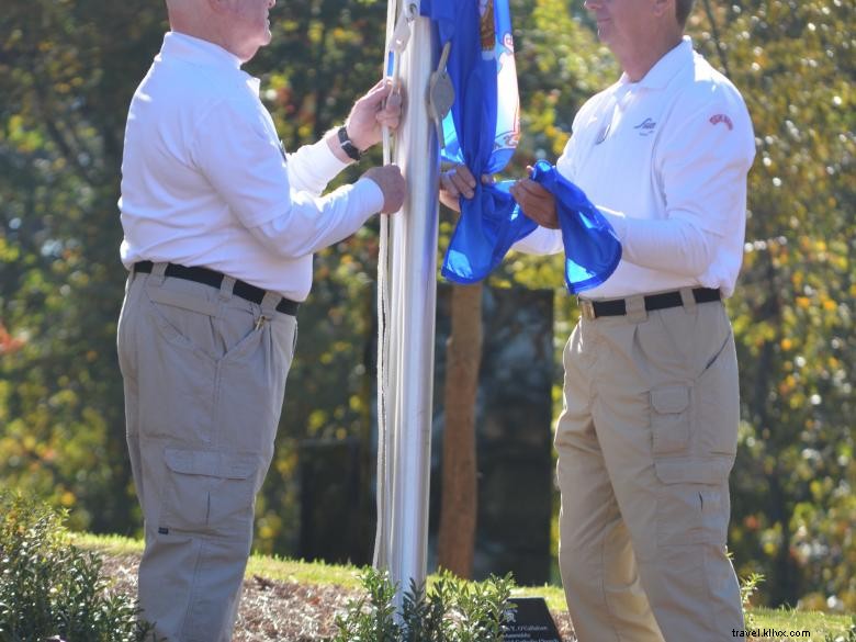 Caminhada pelo Memorial dos Veteranos de Johns Creek 