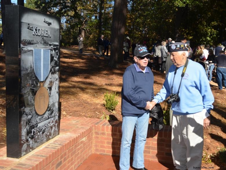 Caminhada pelo Memorial dos Veteranos de Johns Creek 