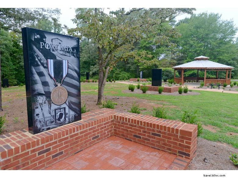 Caminhada pelo Memorial dos Veteranos de Johns Creek 